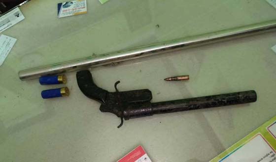 দৌলতপুরে অস্ত্র-গুলিসহ আওয়ামীলীগকর্মী আটক