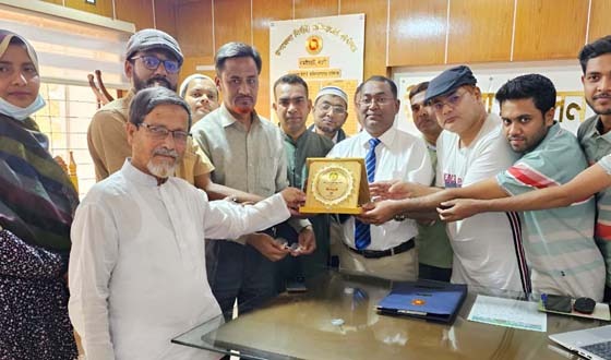 ধামইরহাটে ইউএনও মোস্তাফিজুর রহমানকে বিদায় সংবর্ধনা