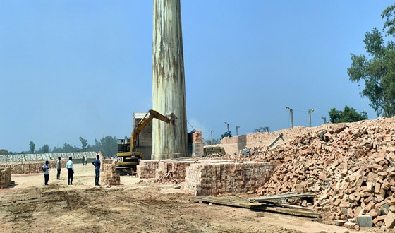 রাণীনগরে সাবেক এমপি’র ইটভাটা গুড়িয়ে দিয়েছে প্রশাসন