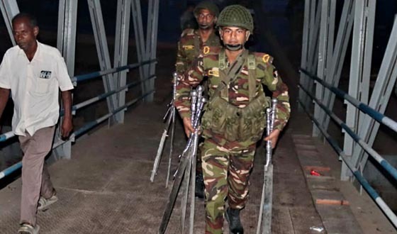 চাঁদপুর শহরের নতুন বাজার থেকে ৩০টি দেশীয় অস্ত্র উদ্ধার