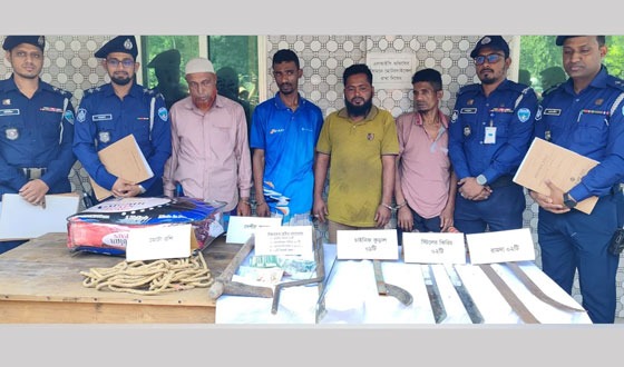 কুমিল্লা-চাঁদপুর সড়কে অস্ত্রসহ আন্ত:জেলা ডাকাত দলের ৪ সদস্য গ্রেপ্তার