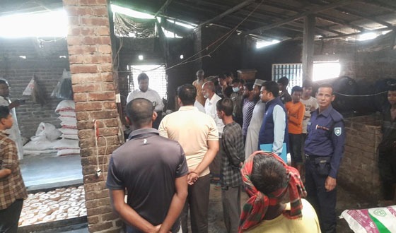হিলিতে অস্বাস্থ্যকর পরিবেশে সেমাই তৈরি চার কারখানাকে জরিমানা