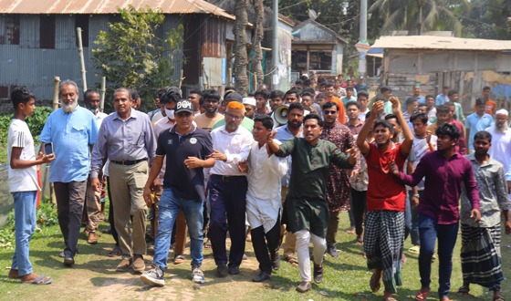 হাতিয়ায় অধ্যক্ষের অপসারণের দাবিতে বিক্ষোভ
