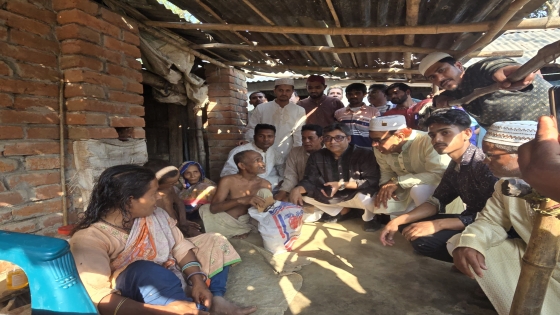 প্রতিবন্ধী পরিবারের পাশে বিএনপি নেতা অধ্যাপক কামাল হোসেন