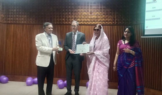 কালীগঞ্জে তৃতীয় লিঙ্গের চেয়ারম্যান পেলেন সম্মাননা অ্যাওয়ার্ড