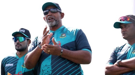 আপাতত শেষ হচ্ছে না ফিল সিমন্স অধ্যায়