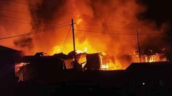 রাজশাহী নিউমার্কেটের কাঁচাবাজারে আগুনে ১২টি দোকান পুড়ে ছাই