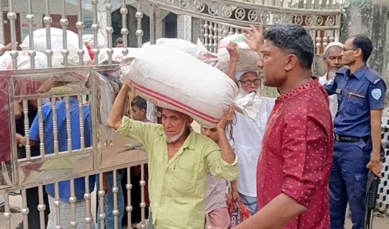 চাঁদপুরে জেলেদের চাল বিতরণকালে বিএনপির দু’গ্রুপের সংঘর্ষ, আহত ১০