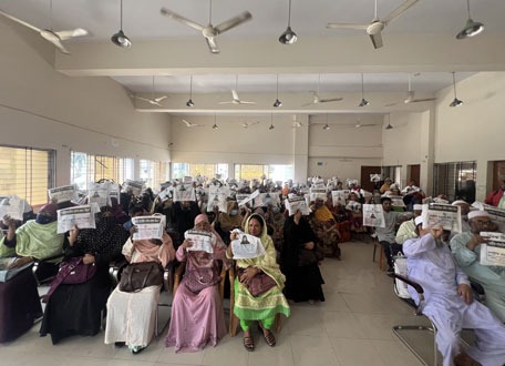 কাউখালীতে নারীদের মধ্যে হিজাব ও কুরআন মাজিদ বিতরণ