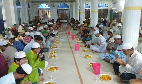 ভূরুঙ্গামারী কেন্দ্রীয় জামে মসজিদে দোয়া ও ইফতার