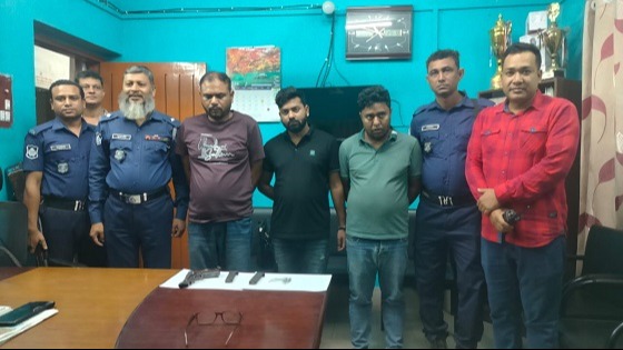 লালমনিরহাটে বিদেশি পিস্তল, গুলি ও ফেন্সিডিলসহ গ্রেফতার ৩