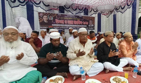 দেবহাটার পারুলিয়ায় বিএনপির ইফতার ও দোয়া মাহফিল