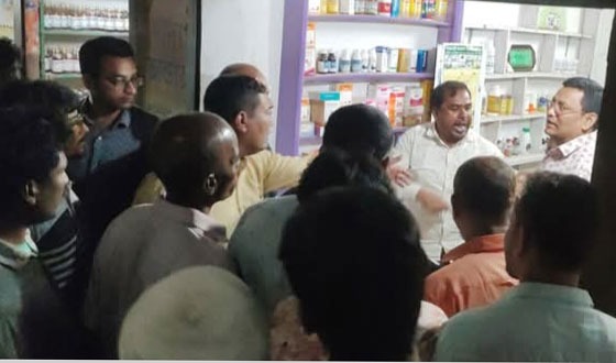 দোকানের বাকি পরিশোধ না করায় আ.লীগ নেতাকে গণপিটুনি