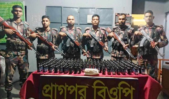 দৌলতপুর সীমান্তে মাদকসহ আটক ১