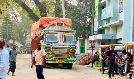 হিলি স্থলবন্দরে ৮ মাসে রাজস্ব ঘাটতি ৪৪ কোটি টাকা