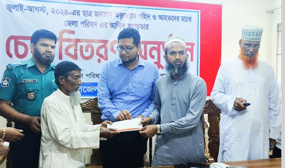 বাবুগঞ্জে জুলাই-আগস্ট বিপ্লবে শহীদ ও আহত ২৩ পরিবারের মাঝে চেক বিতরণ