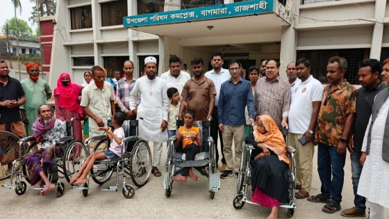 বাগমারায় সেই প্রতিবন্ধী পরিবারের পাশে দাঁড়ালো উপজেলা প্রশাসন