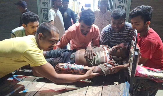 লালপুরে গোসাই আশ্রমের দ্বন্দ্বে প্রতিপক্ষের হামলায় আহত ২