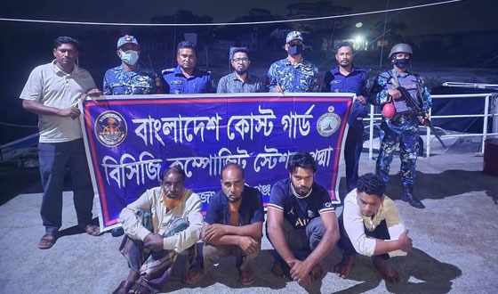 পদ্মায় অবৈধভাবে বালু উত্তোলনের দায়ে ৪ জনকে কারাদণ্ড ও অর্থদন্ড