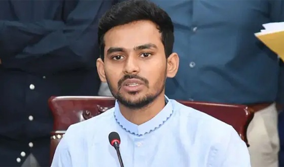 আ.লীগকে ফেরানোর খায়েশ বিপজ্জনক: উপদেষ্টা আসিফ