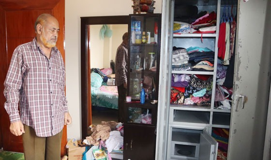 সাঁথিয়ায় বাসাবাড়িতে দিন দুপুরে চুরি