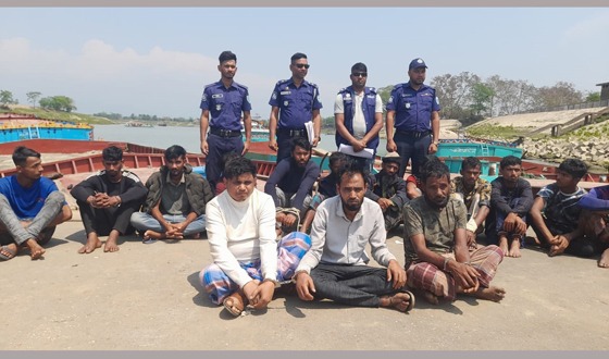 দোয়ারাবাজারে ৪টি ড্রেজারসহ গ্রেপ্তার ২৩