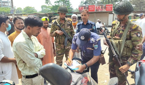ফরিদগঞ্জ চেক পোস্টে ৫৭ যানবাহনে তল্লাশি, অবৈধ ৫ গাড়ি জব্দ