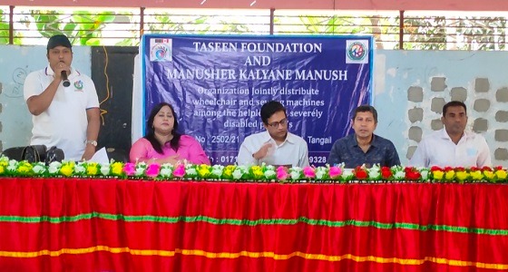 টাঙ্গাইলে মানবতার কল্যাণে প্রতিবন্ধী মানুষের মাঝে হুইল চেয়ার প্রদান