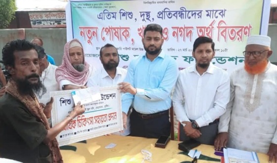 ভেড়ামারায় নতুন পোষাকে হাসি ফুটলো এতিম শিশুদের