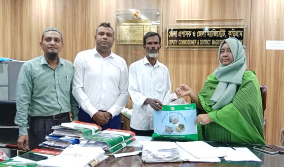 স্থানীয় সরকার উপদেষ্টার ঈদ উপহার পেলেন ফেলানী পরিবার