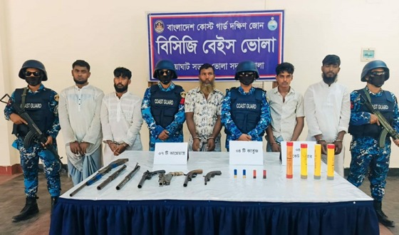 ভোলার তজুমদ্দিনে দেশীয় অস্ত্রসহ ৫ ডাকাত আটক