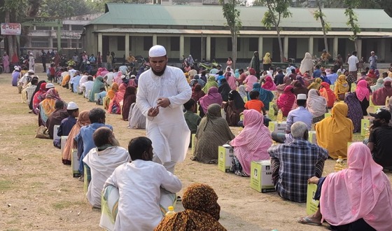 রাজিবপুরে ৪শত অসহায় ও দরিদ্রদের  মাঝেফুড প্যাক খাদ্য বিতরণ