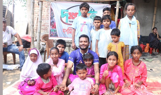 ছিন্নমূল শিশুদের মুখে হাসি ফোটালেন স্বেচ্ছাসেবী সংগঠন দশমিক