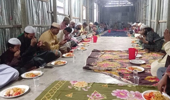 নাগেশ্বরীতে আল কাওছার মেরিট মাদরাসার দোয়া ও ইফতার মাহফিল