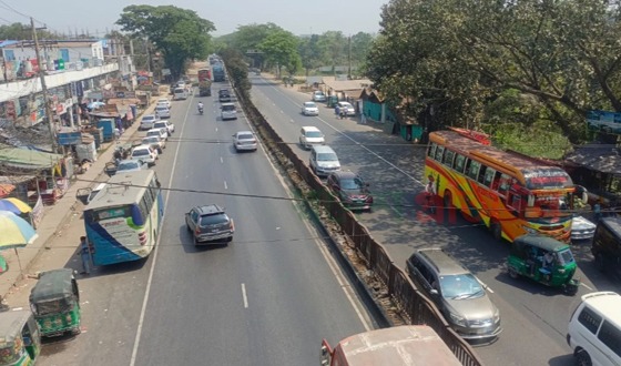 ঢাকা-চট্টগ্রাম মহাসড়কে যানজট নেই, কমেছে চাপ