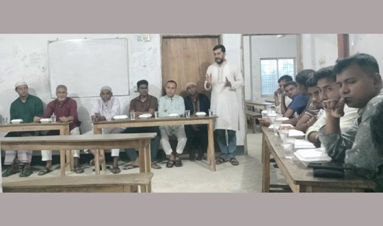 তানোরে উদ্দীপক কোচিং সেন্টারে ইফতার ও দোয়া মাহফিল