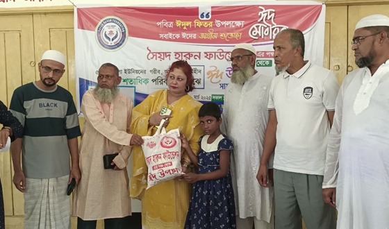 সেনবাগে গরীব,অসহায় ও কর্মহীন ব্যাক্তির মাঝে ঈদ উপহার বিতরণ