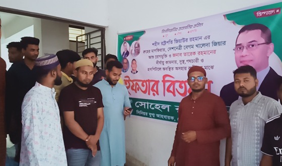 লোহাগড়ায় দুঃস্থ্য, পথচারী, রুগীদের মাঝে ইফতার সামগ্রী বিতরণ