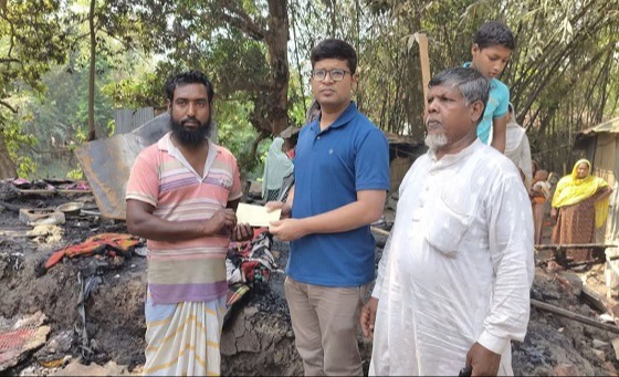 চাটমোহরে অগ্নিকান্ডে ৬টি পরিবারের সবকিছু পুড়ে ছাই