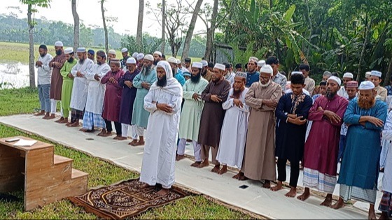 কাউখালীতে সৌদি আরবের সঙ্গে মিল রেখে ঈদের নামাজ অনুষ্ঠিত