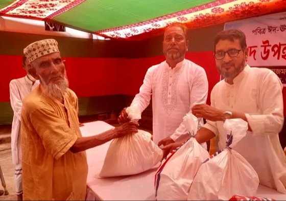 মরহুম আলহাজ্ব আজমল আলী খান স্মৃতি পরিষদের উদ্যোগ ঈদ উপহার