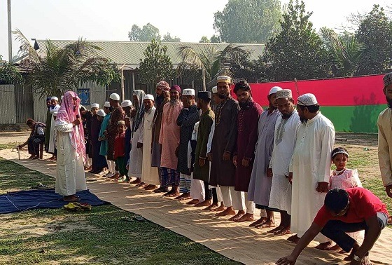 সৌদি আরবের সাথে মিল রেখে রাজিবপুরে ঈদ উদযাপন