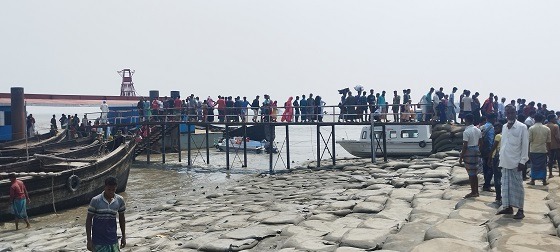 ঈদ ফেরত যাত্রীদের নিরাপত্তায় ঘাটে বিএনপির প্রতিনিধি দল