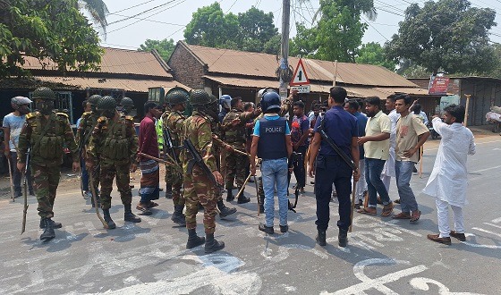 লালপুরে ঈদের নামাজ শেষে জয় বাংলা স্লোগান; ধাওয়া-পাল্টা ধাওয়া, গুলি বর্ষণ