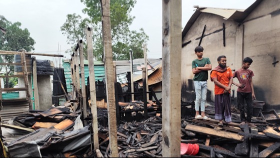 পাংশায় ফার্নিচার কারখানায় আগুন, ১৫ লক্ষ টাকার ক্ষয়ক্ষতি