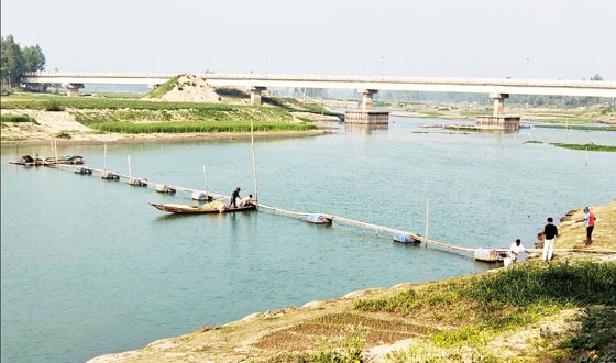 সাঘাটায় বাঙালি নদীর এক কিলোমিটারের মধ্যে ৬টি ড্রেজারে বালু উত্তোলণ