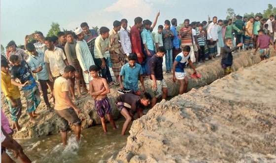 বকশীগঞ্জের দশানী নদীর আলোচিত দুটি বাঁধ ভেঙ্গে দেওয়া হলো