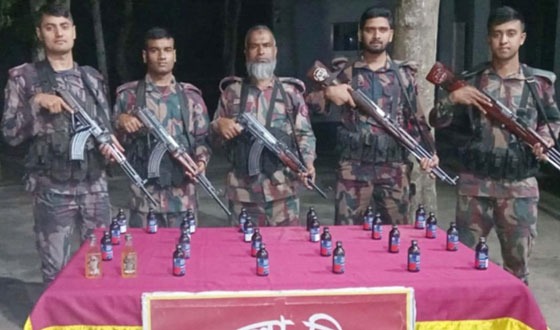 ঝিনাইদহ সীমান্তে ফেনসিডিল ও ভারতীয় মাদকসহ ৩ বাংলাদেশি আটক