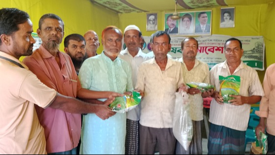 কালিহাতীর বল্লা ইউনিয়ন কৃষক দলের পাটবীজ ও সার বিতরন