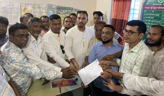 আগৈলঝাড়া কেন্দ্রীয় সমবায় সমিতির নির্বাচনে মনোনয়নপত্র নিলেন আক্তারুজ্জামান